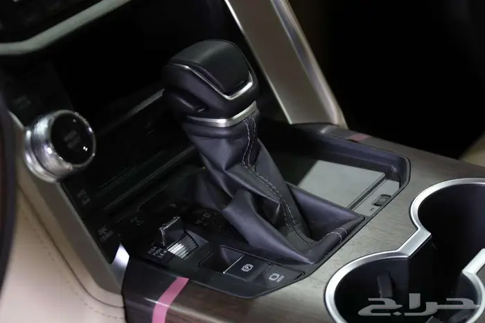 تويوتا لاندكروزر GXR4 بنزين 2025 - الخضر للسيارات 22