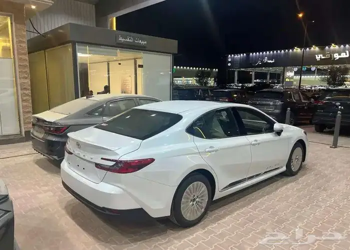 تويوتا كامري E-PLUS هايبرد 2025 اصفار 7