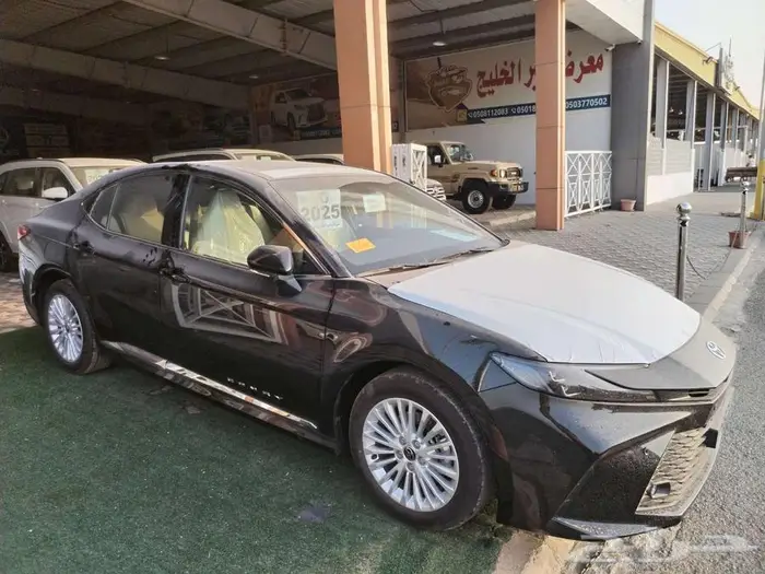 كامري LE بنزين سعودي 2025 اسود 2