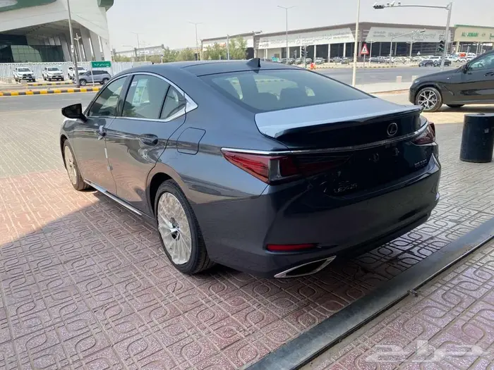 لكزس ES350 CC سعودي 2025 (اسود-ابيض-تيتانيوم-رمادي) 18