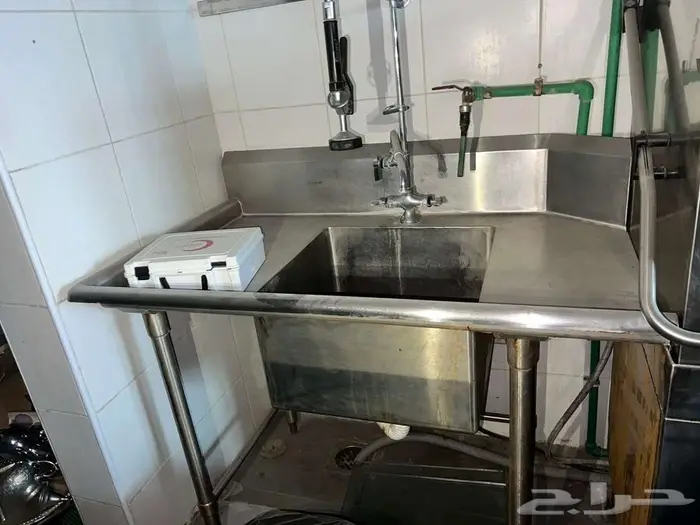 معدات مطاعم للبيع طاولات استنلس   بوتجاز   مغاسل   ثلاجات 4