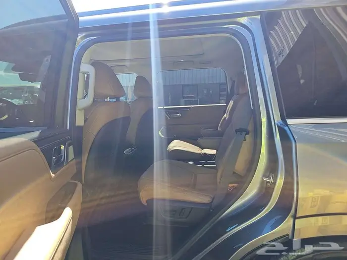 INFINITI QX80 SENSORY 16