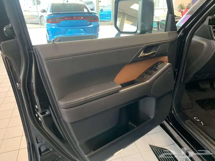 Lexus GX 550 Luxury اصفار 12