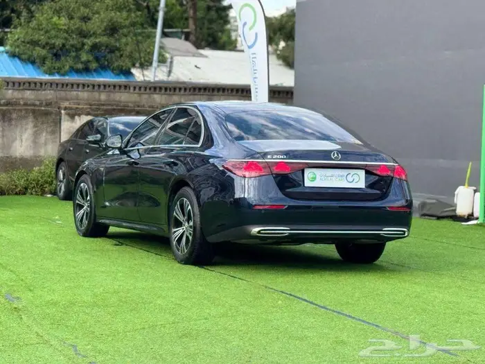 لسرعة البيع 215000 سيارة مرسيدس E200 حالة فوق الممتازة 4