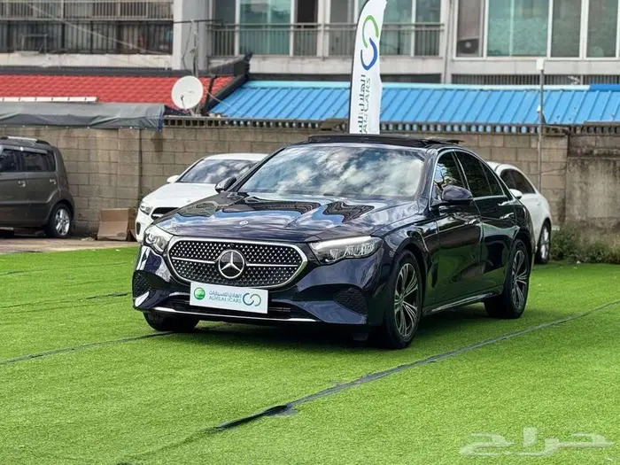 لسرعة البيع 215000 سيارة مرسيدس E200 حالة فوق الممتازة 2