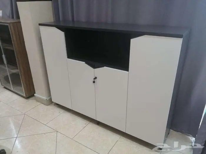 اثاث مكتبي مكاتب الي شركات مودرن فخم ابيض وبارتشن وكراسي 5