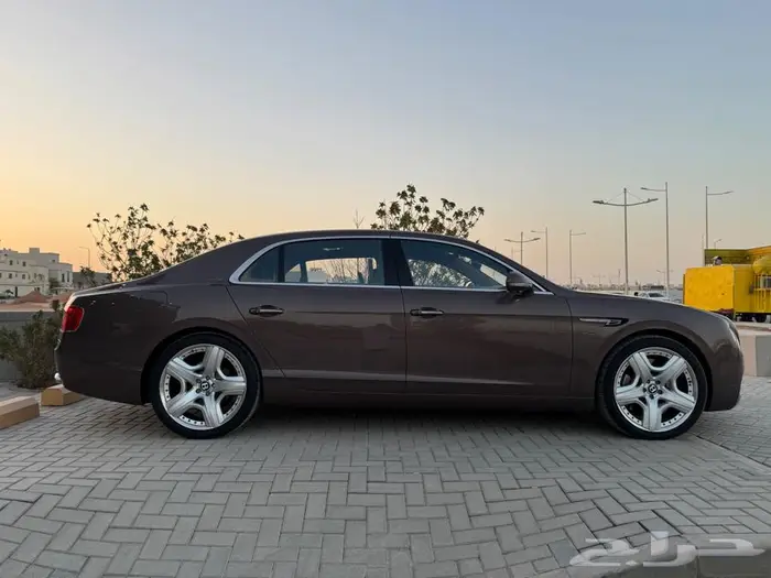 فلاينج سبير كونتنيال V12 وكالة 1