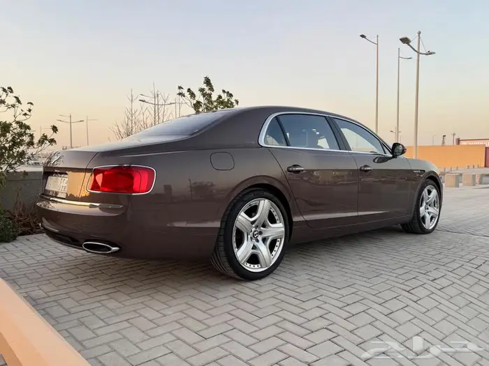 فلاينج سبير كونتنيال V12 وكالة 2