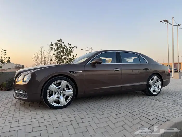فلاينج سبير كونتنيال V12 وكالة 4