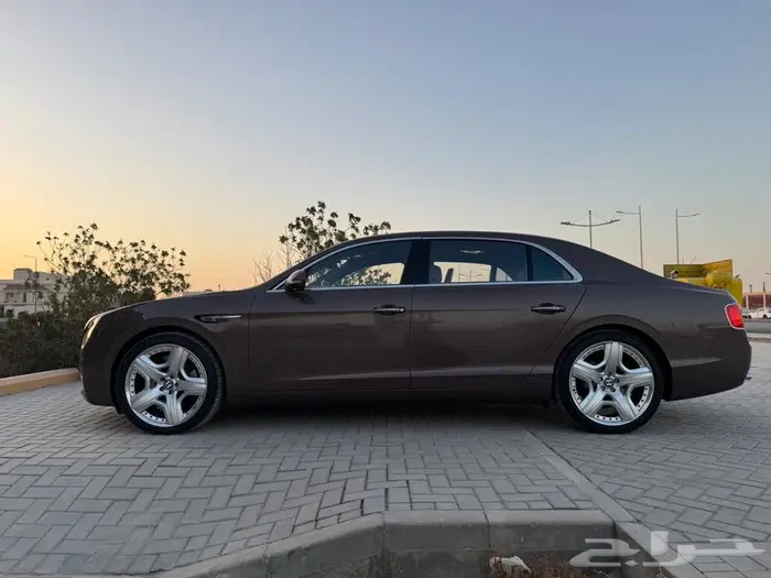 فلاينج سبير كونتنيال V12 وكالة 3