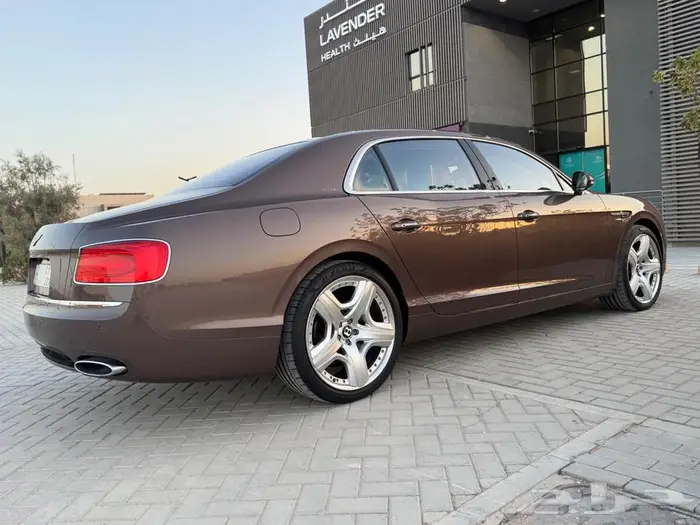 فلاينج سبير كونتنيال V12 وكالة 9