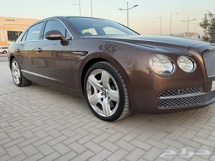فلاينج سبير كونتنيال V12 وكالة 10