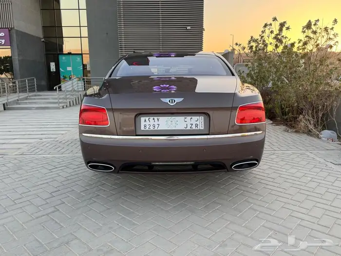 فلاينج سبير كونتنيال V12 وكالة 13