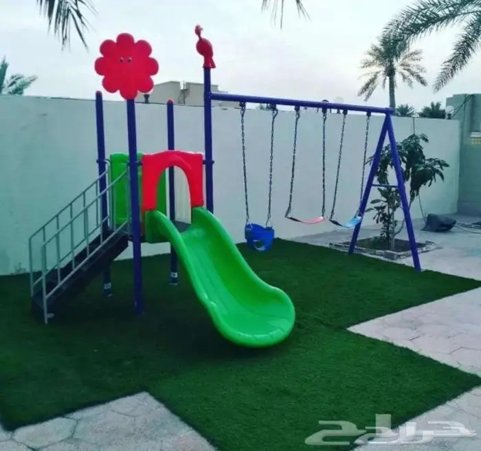 كل اللي تحتاجه موجود مراجيح والجلسات الحديدية والعاب متنوعة 9