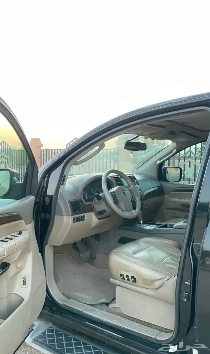 نيسان 8