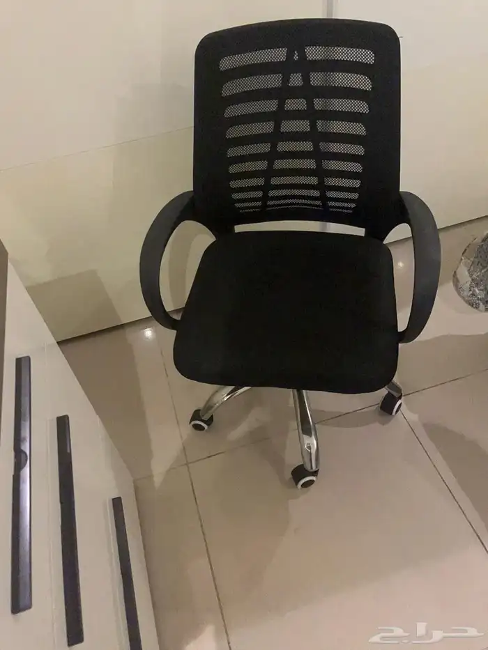 دولاب لشوزات كرسي وطواله مع 2 كرسي 1