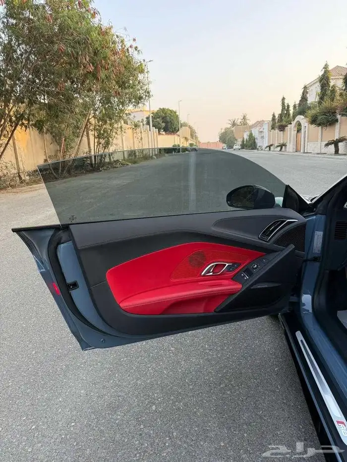 اودي R8 2023 للبيع عليه ضمان وصيانة الوكيل الى 2028 3
