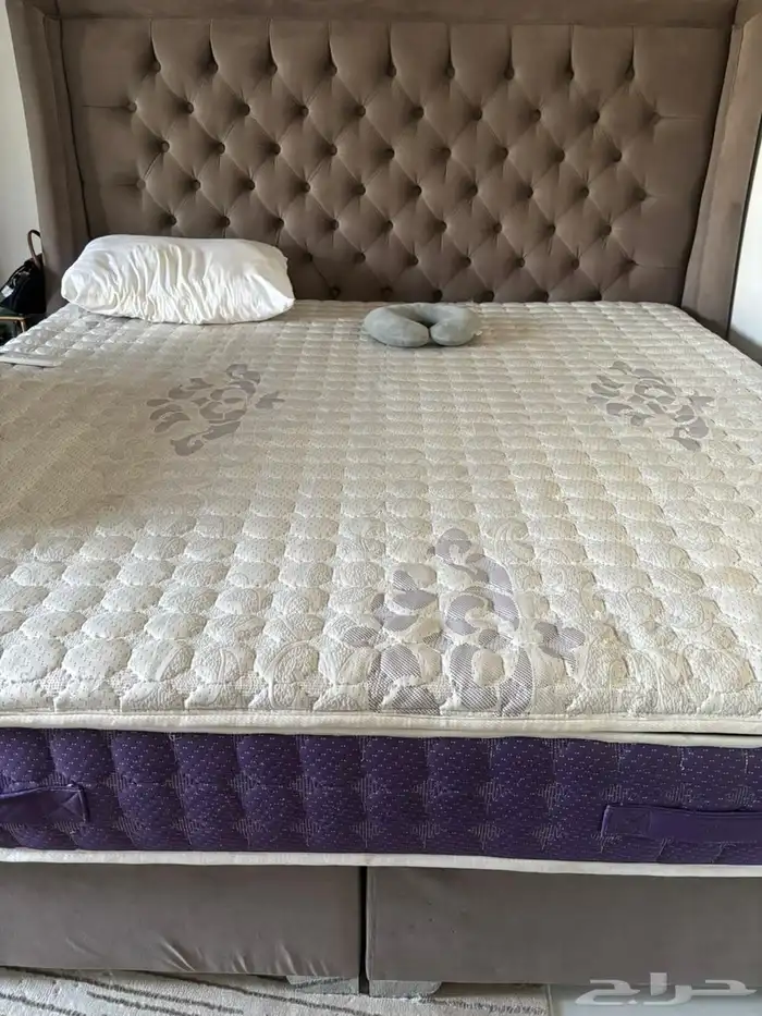 سرير مع مرتبة للبيع 0