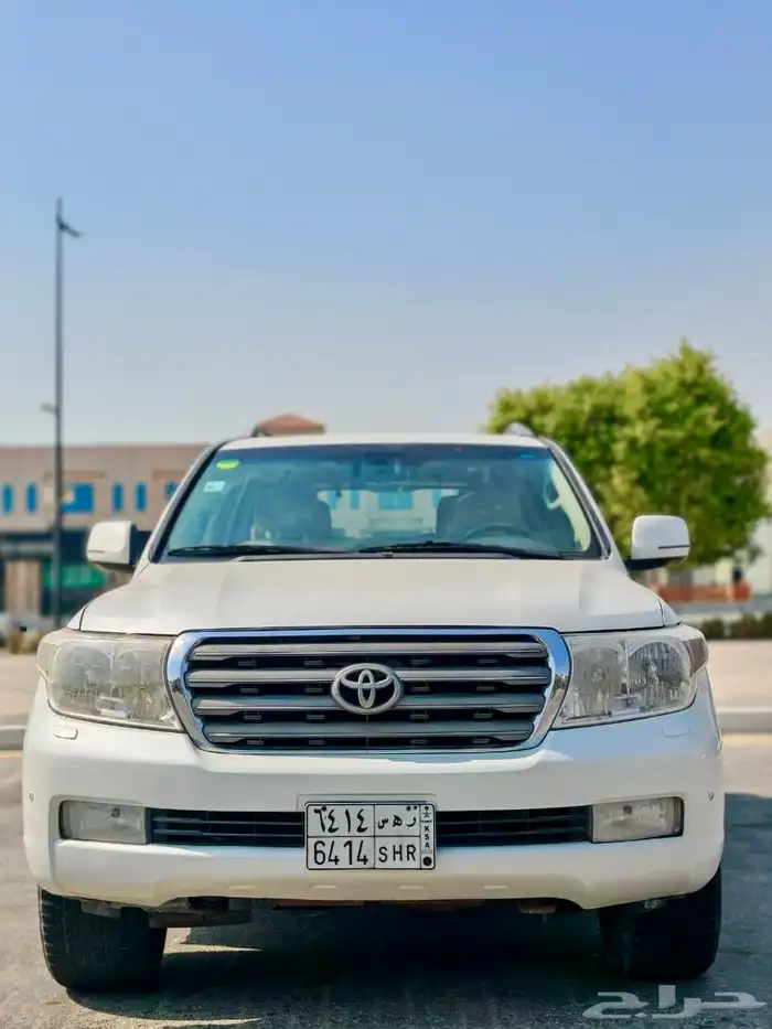 جيب لاندكروزر VXR فل كامل ستين عام 2011 20