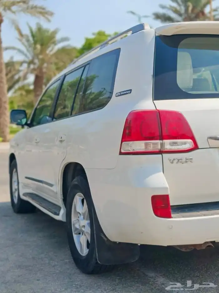 جيب لاندكروزر VXR فل كامل ستين عام 2011 26