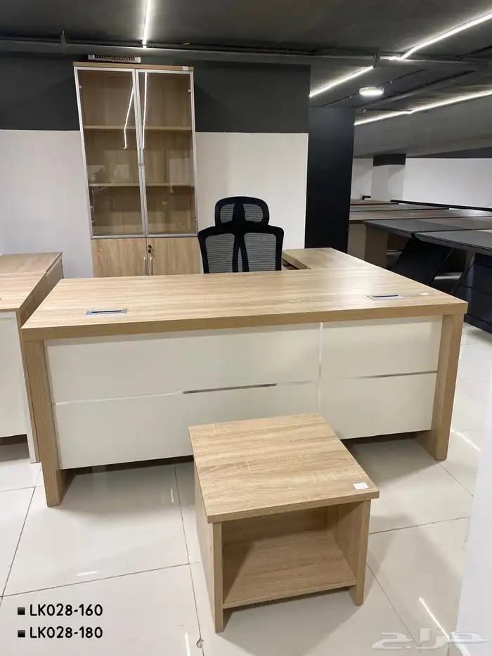 مجموعة مكتب تنفيذي فاخرة مع خزانة 46