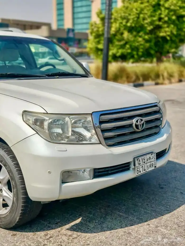جيب لاندكروزر VXR فل كامل ستين عام 2011 3