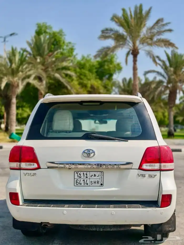 جيب لاندكروزر VXR فل كامل ستين عام 2011 28