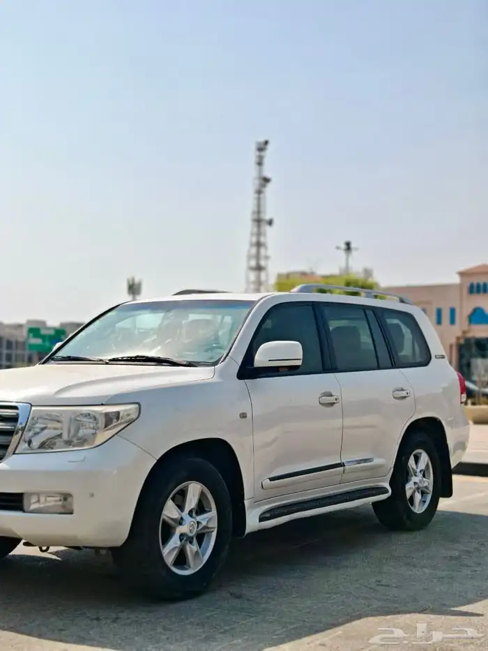جيب لاندكروزر VXR فل كامل ستين عام 2011 24