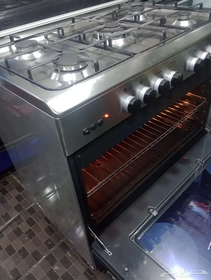 للبيع فرن ايطالي جليم غاز اصلي مقاس60 90 موجود في المحل جده 1