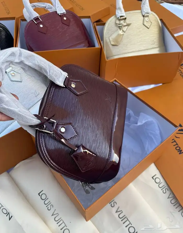 شنط ماركات درجه اولى 88