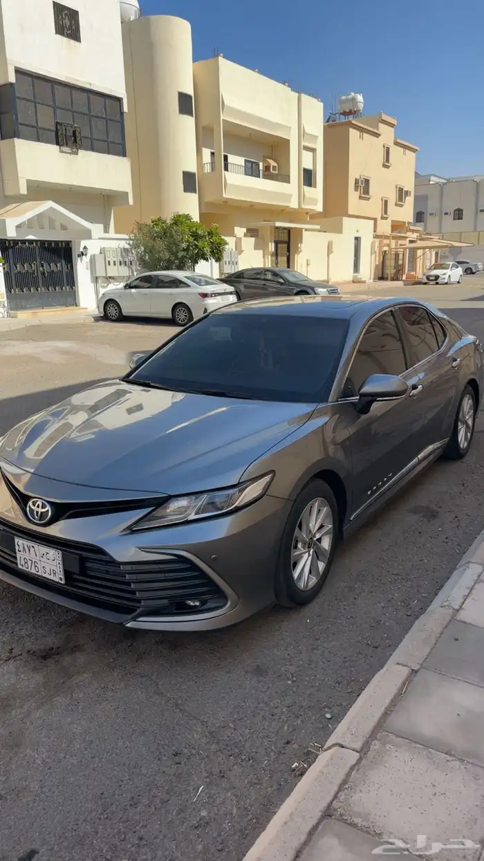 كامري GLE 2022 لون تيتانيوم 0