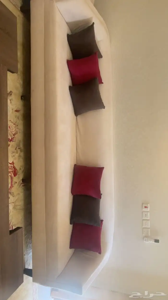 كنب كامل اغراضه من فرش وطاولات 1