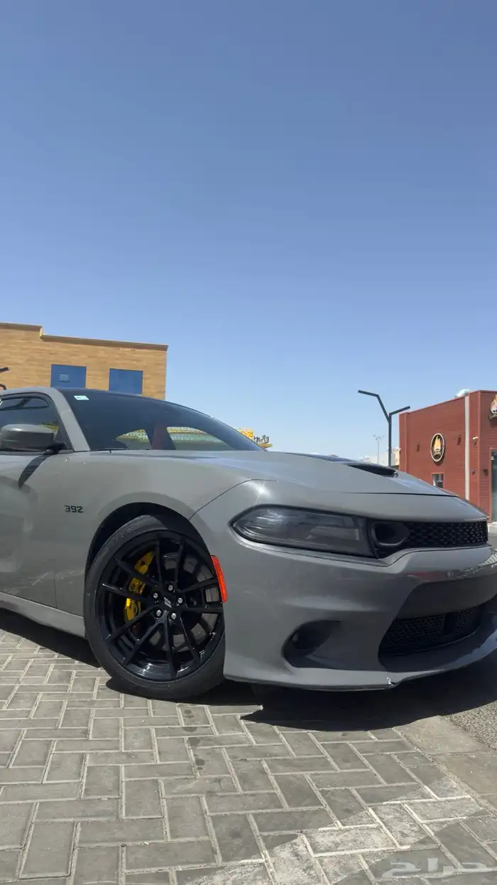 للبيع دوج تشارجر SRT 6.4 وكالة 9