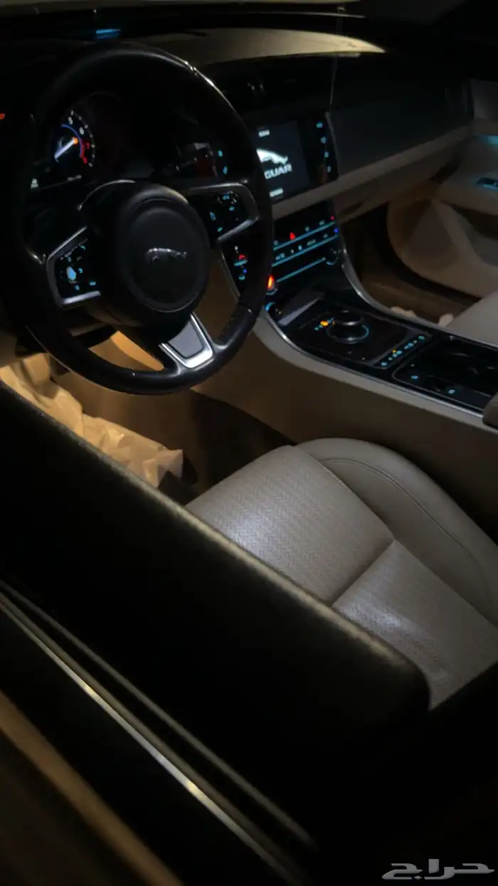 جاكوار XF 2018 20