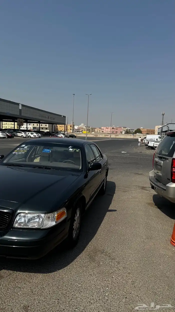فورد كراون فكتوريا نظيف واللون نادر 0
