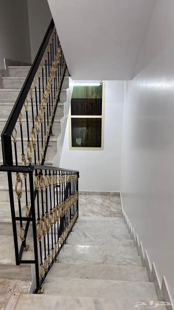 للبيع دورعلوي في حي البساتين 180 الف حد 1