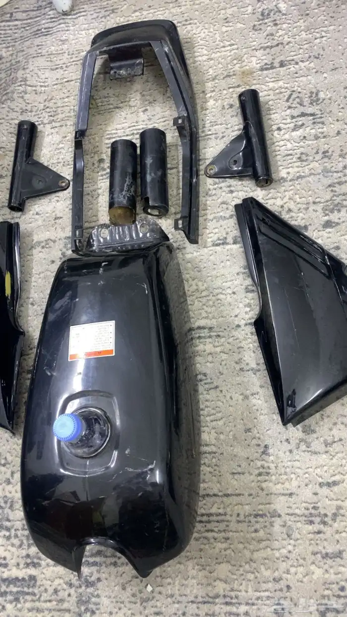 طقم تانكي اسود يبغالها تلميع وخط وفيه سحوك خفيفه ax100 1