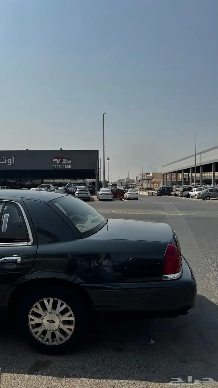 فورد كراون فكتوريا نظيف واللون نادر 5