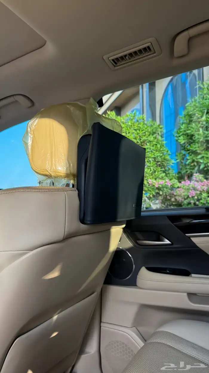 لكزس LX570 مخزن 2021 19