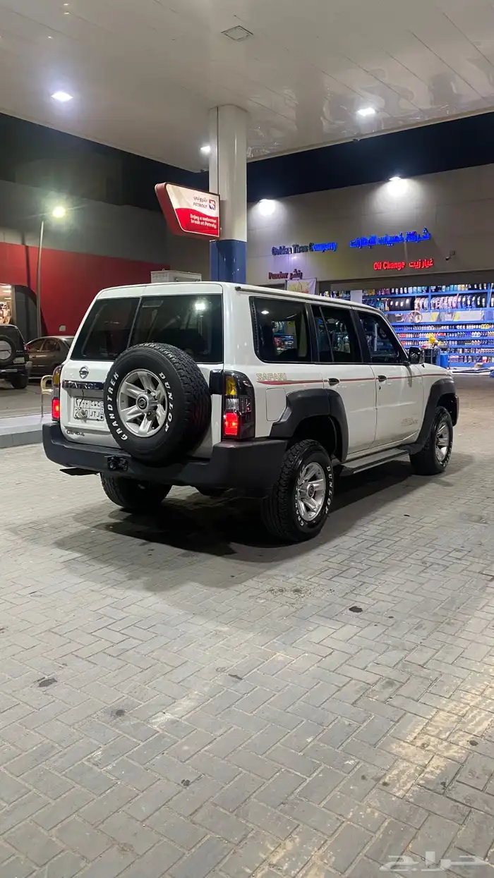 نيسان 4