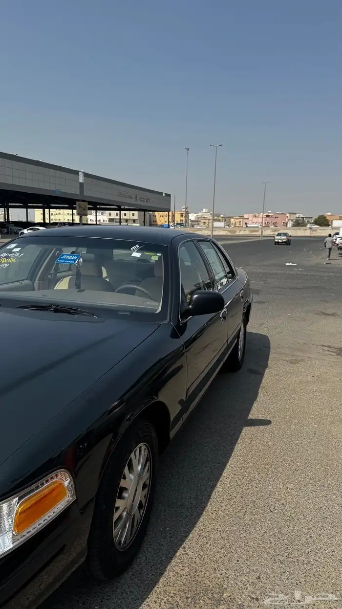 فورد كراون فكتوريا نظيف واللون نادر 1