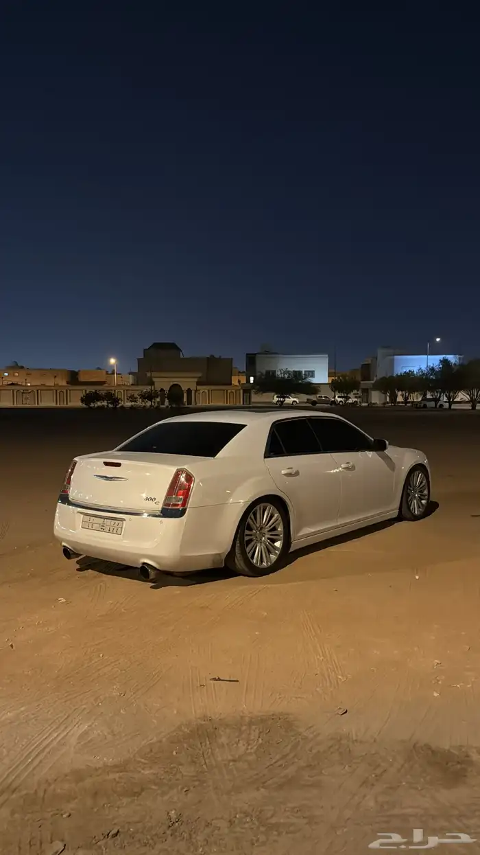 كرايزلر v8 c300 2013 2