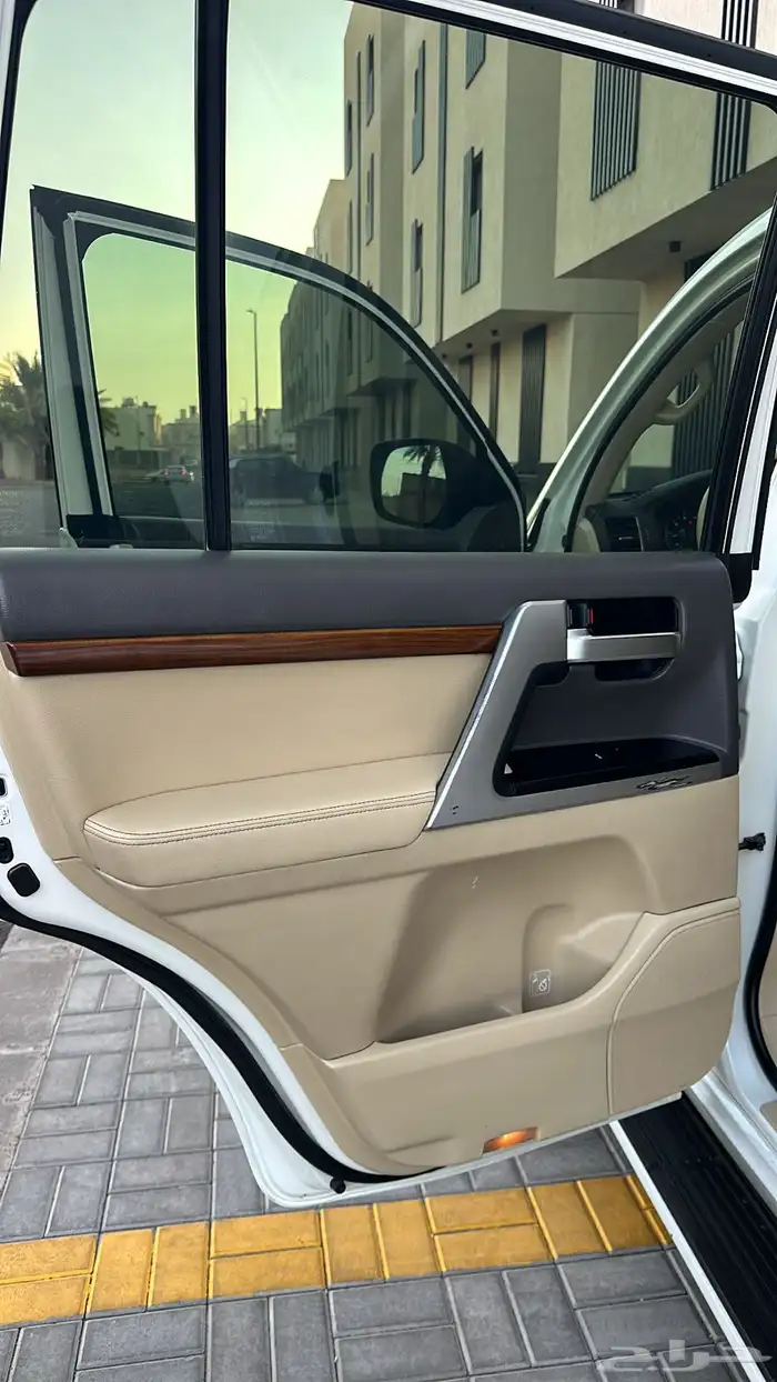 لاندكروزر 2016 VXR 22