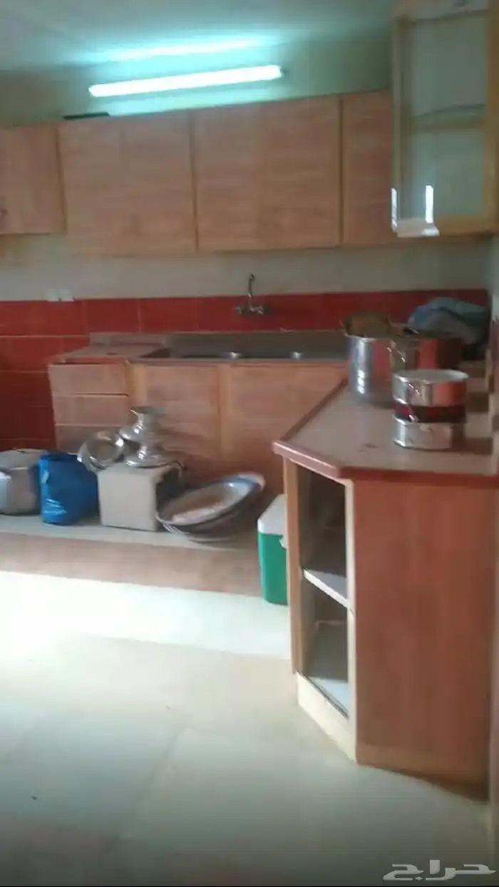 للإيجار مستودع واستراحة طريق الهجرة مباشرة قرب محطة الفريدي 12