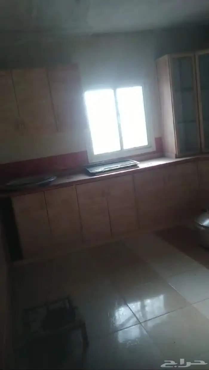 للإيجار مستودع واستراحة طريق الهجرة مباشرة قرب محطة الفريدي 11