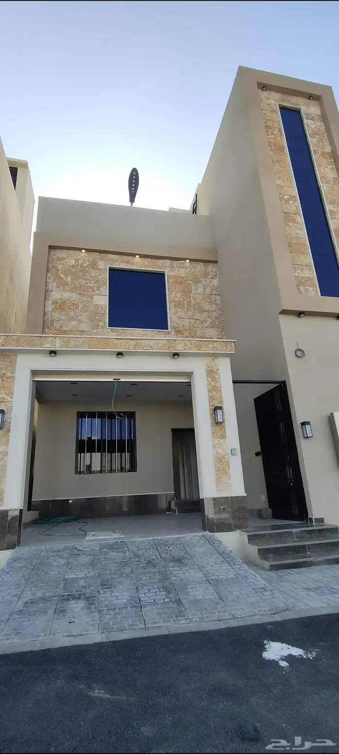 للبيع شقق ارضية وارواف عاويه موقع مميز تشطيبات فاخرة 1
