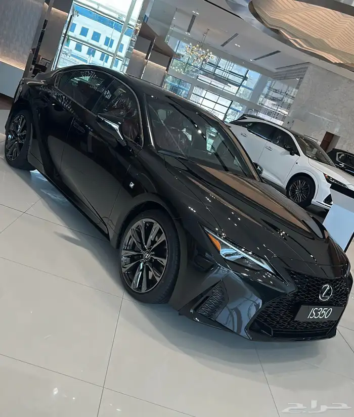 لكزس is350F 2025 4