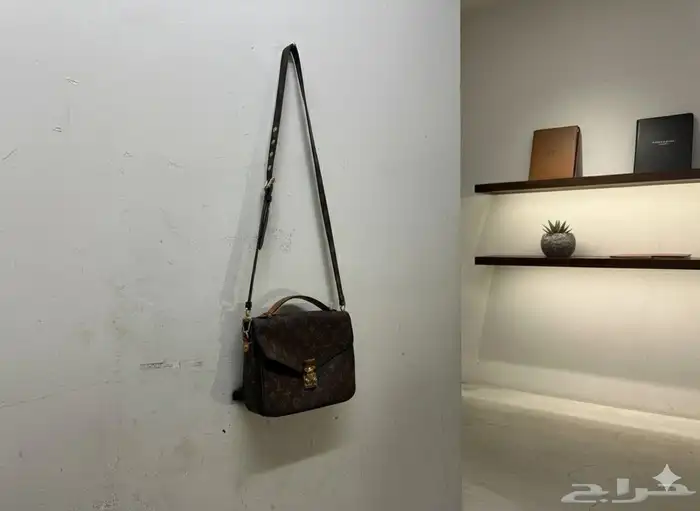 حقيبه يد نسائيه Pochette Metis من شركه Louis Vuit 3