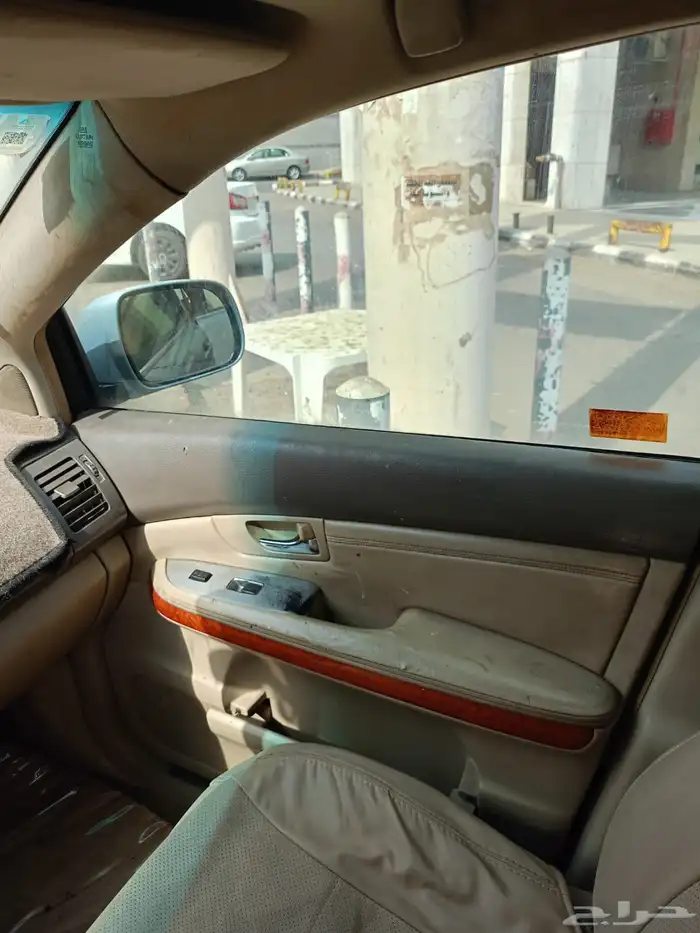 للبيع سيارة لكزس الفئة   أر أكس 330 Lexus RX 330 سنة الصنع 1