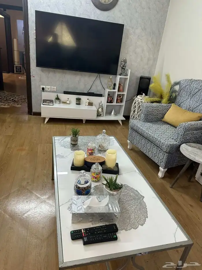 أثاث كنب وطاولات وستاره نظيف جدا 3